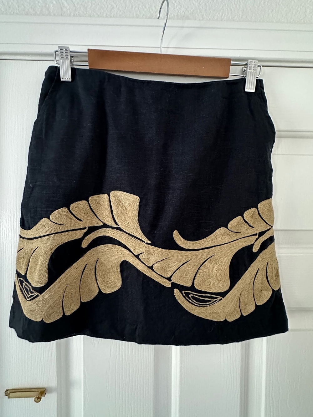 Banana Republic Black linen Skirt with Gold Leaf Embroidered Trim size 2